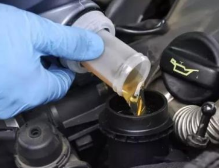 如何选择适合自己的汽车专用润滑油？